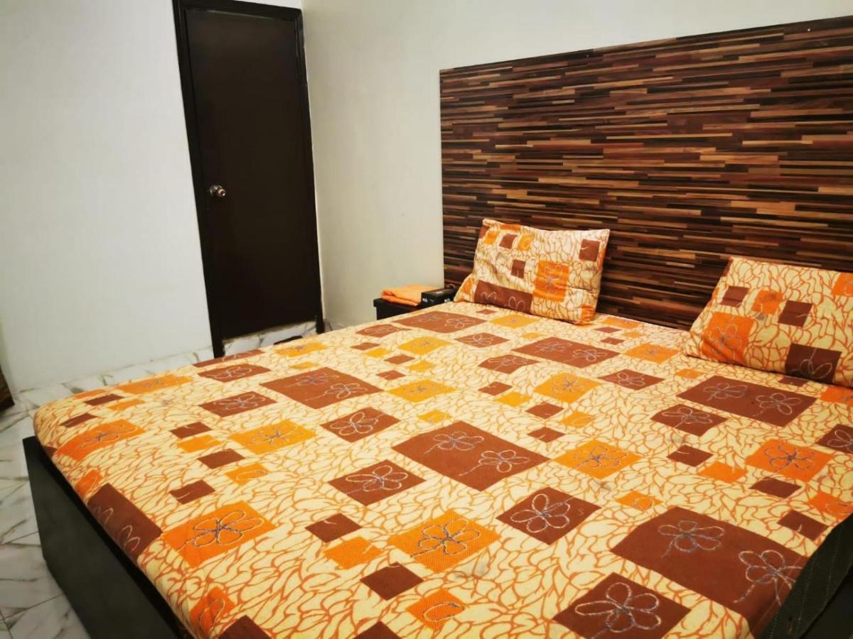 Gulshan Guest House カラチ エクステリア 写真