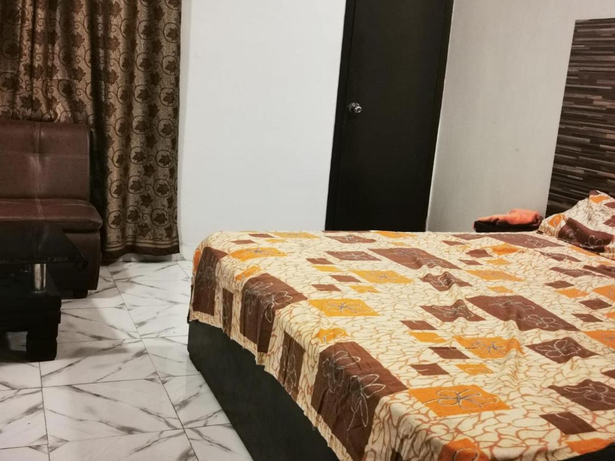 Gulshan Guest House カラチ エクステリア 写真