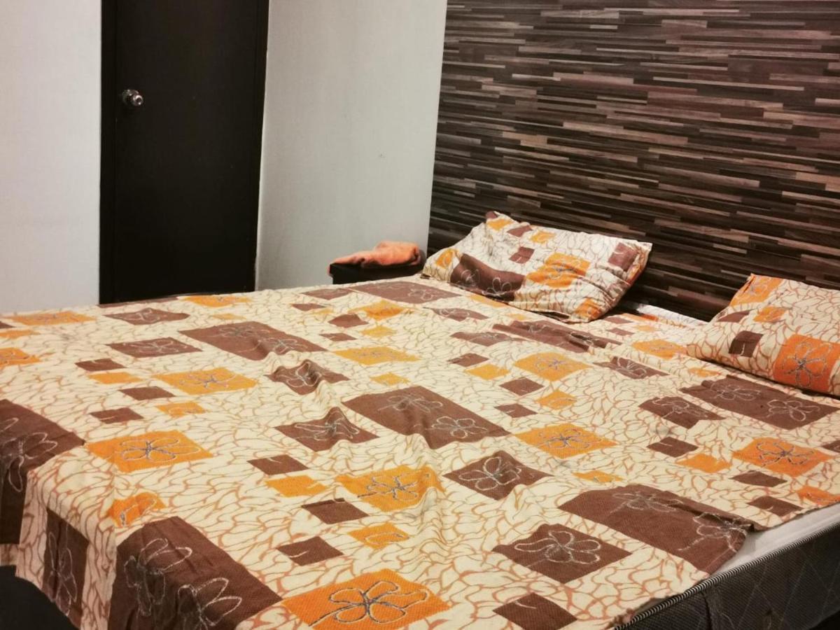 Gulshan Guest House カラチ エクステリア 写真