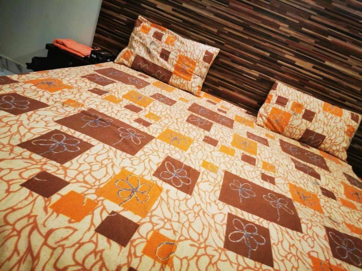 Gulshan Guest House カラチ エクステリア 写真