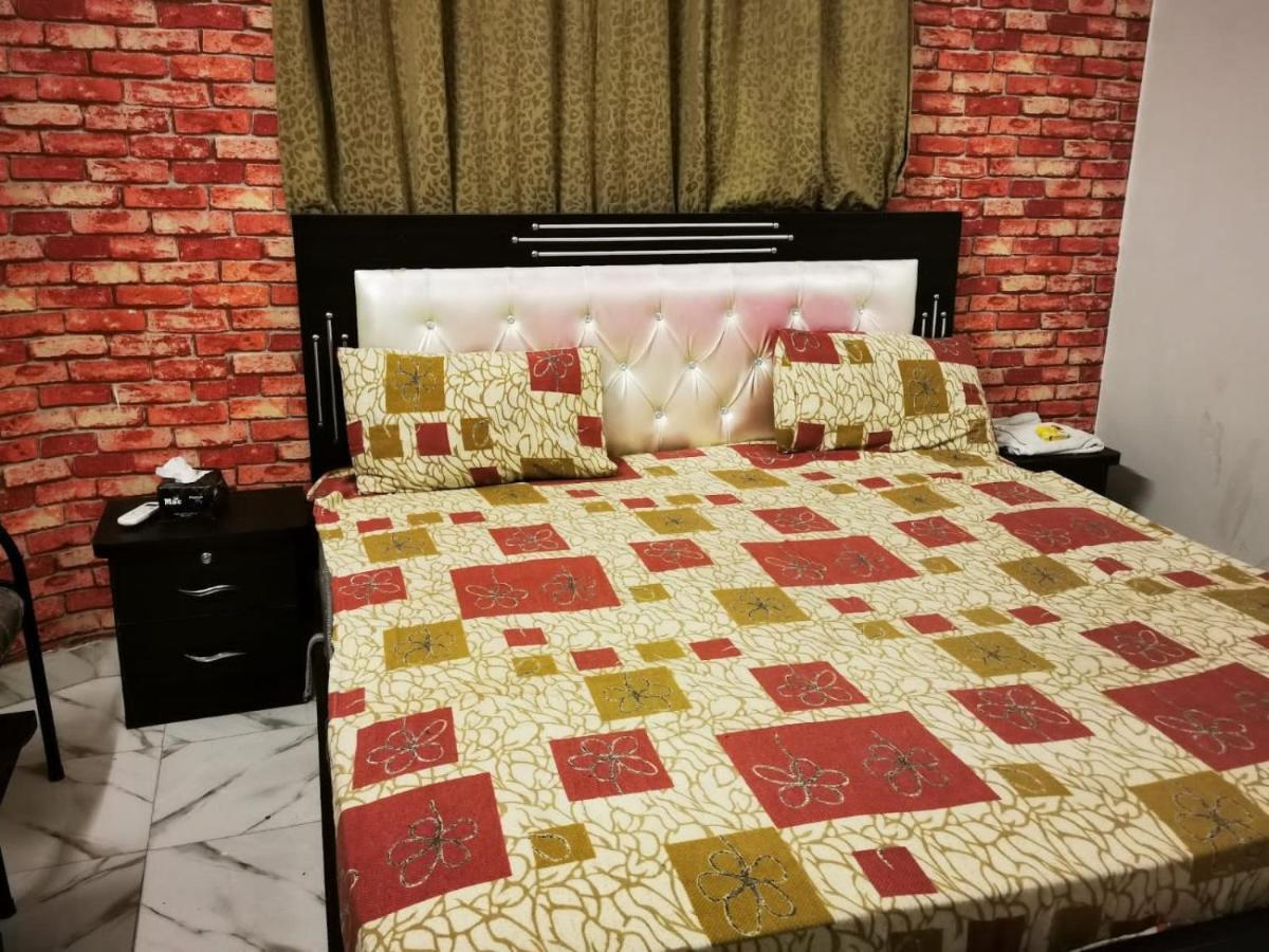 Gulshan Guest House カラチ エクステリア 写真