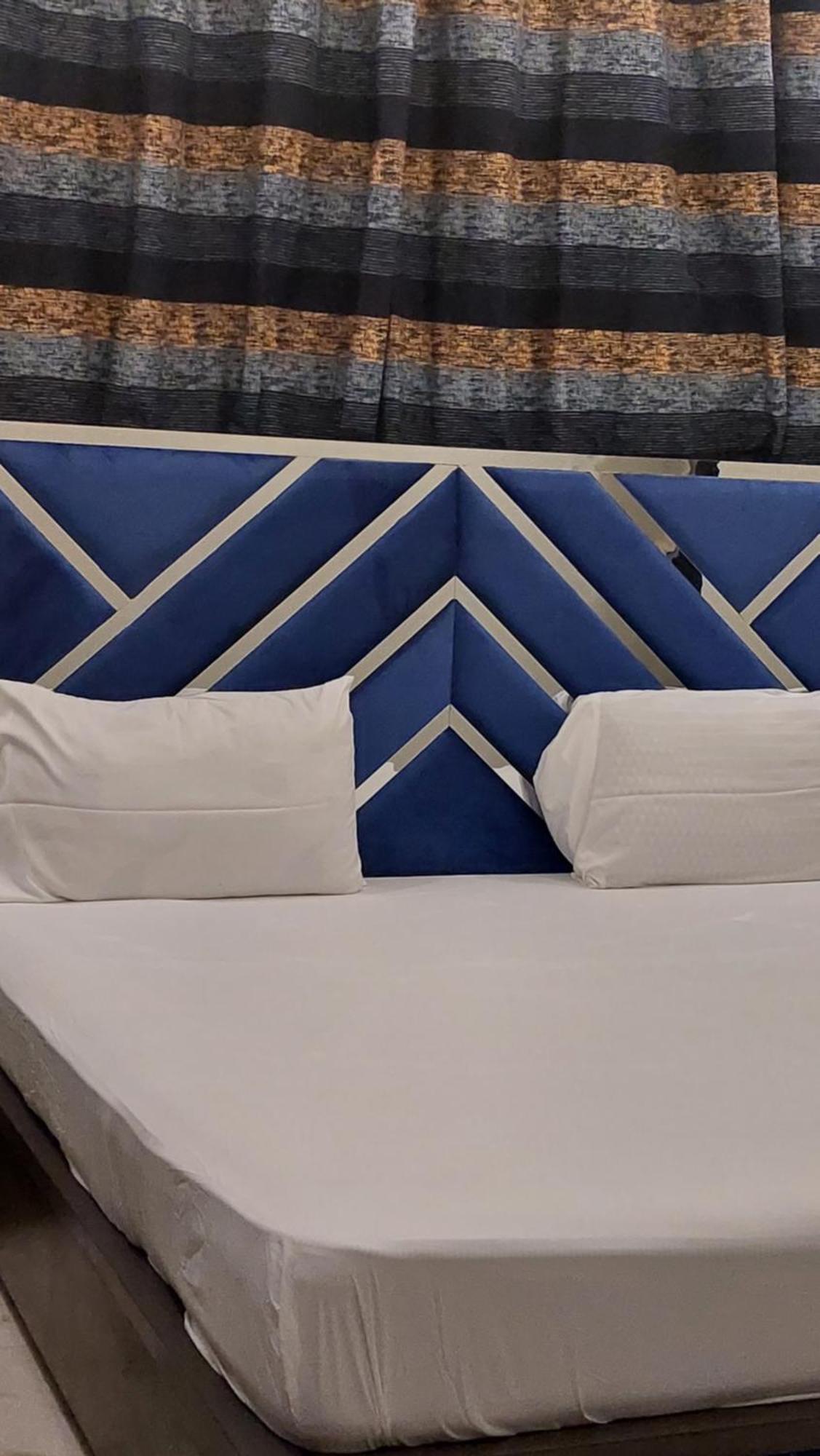 Gulshan Guest House カラチ エクステリア 写真